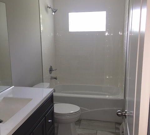 5th image of 311 Pin Oak Dr