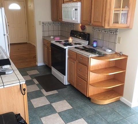 5th image of 106 Locust St