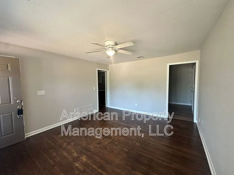 4 bed, 2.0 bath, 1224 sqft, $1,500 — Photo 2
