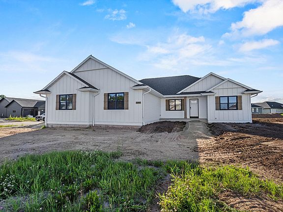 2nd image of 1387 Crossroads Dr