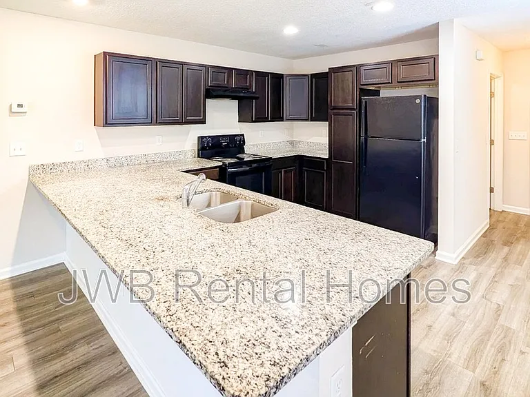 8000 Dandy Ave — Photo 2