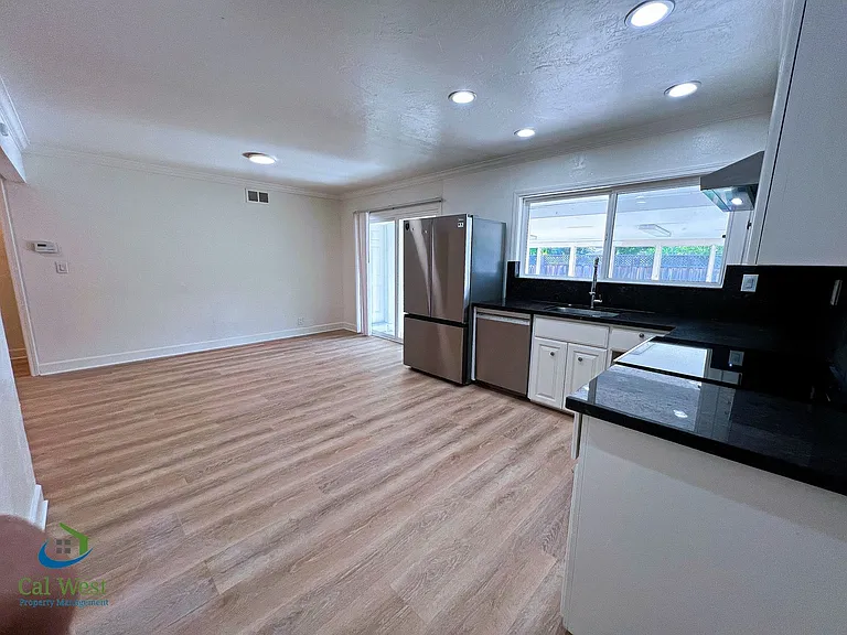 3048 San Luis Rey Ave — Photo 9