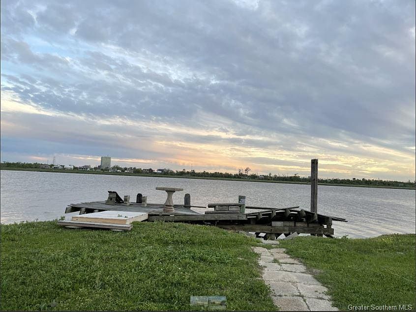 2nd image of 12 River Rd