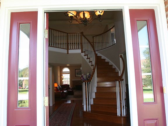 2nd image of 304 Rose Glen Ln