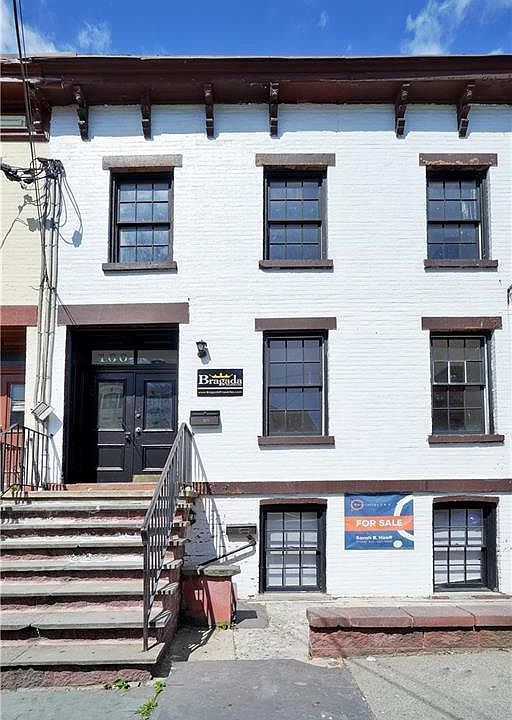 1st image of 160 Lander St
