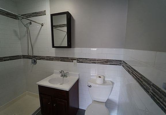 5th image of 294 Willis Ave APT 2