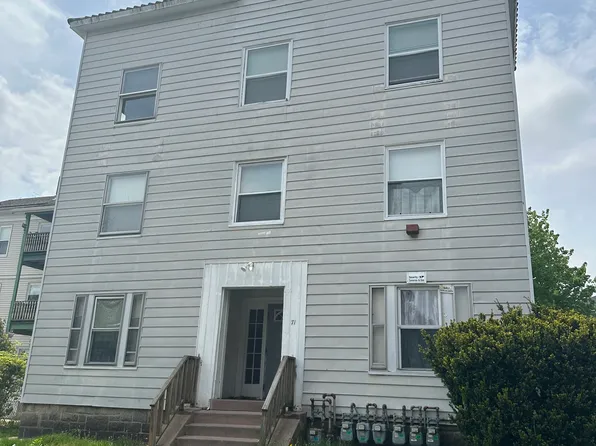71 Russell St APT 4, Worcester, MA 01609