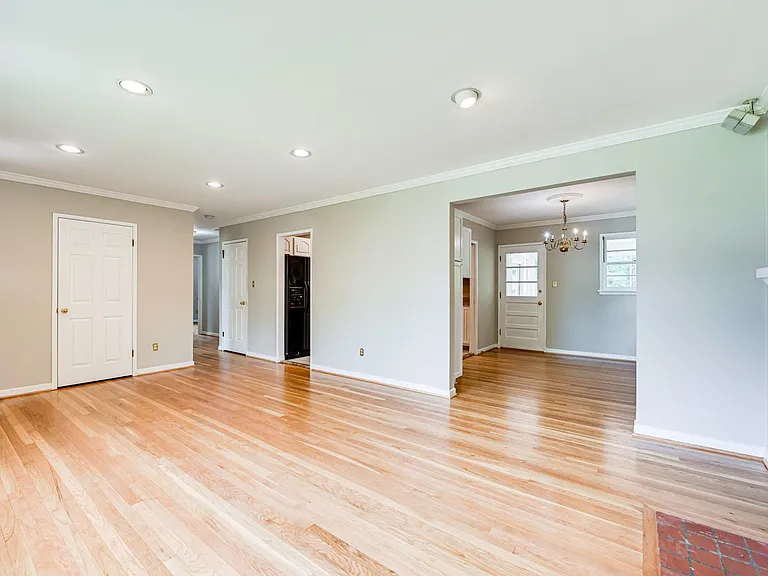 1934 McFall St — Photo 12