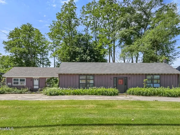 689 N Main St, Sheffield, MA 01257