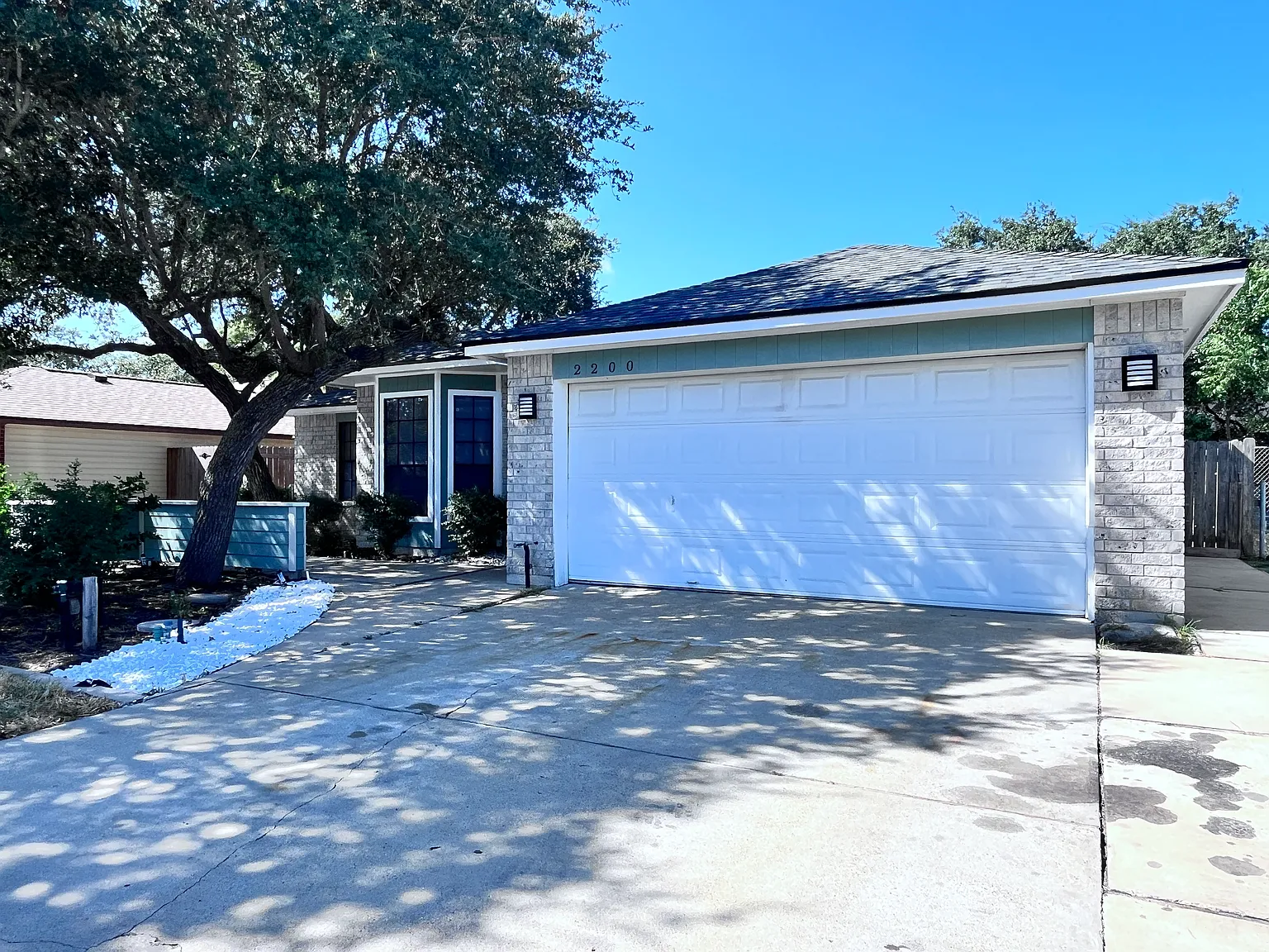 3 bed, 1246 sqft, $1,900 — Photo 2