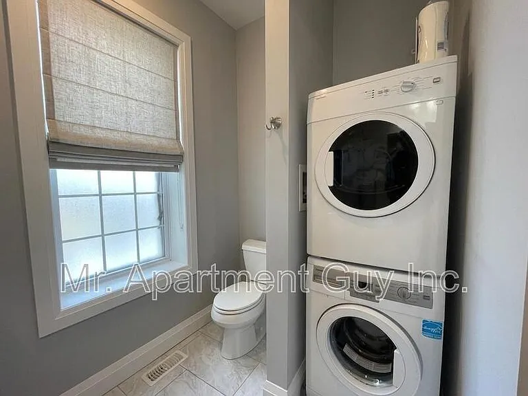 16 Wellington St S #201 — Photo 4