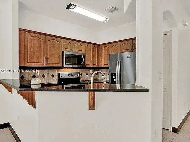 10902 NW 79th St — Photo 6