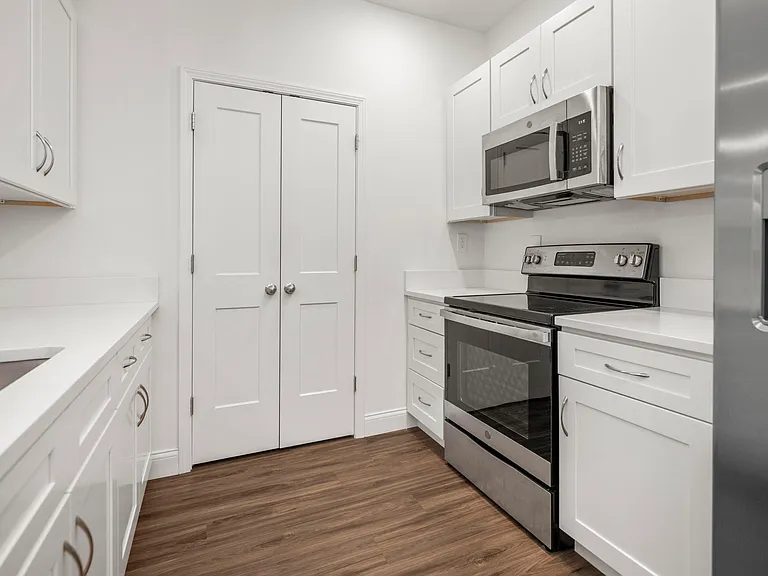 231 Walton Ave #302 — Photo 5