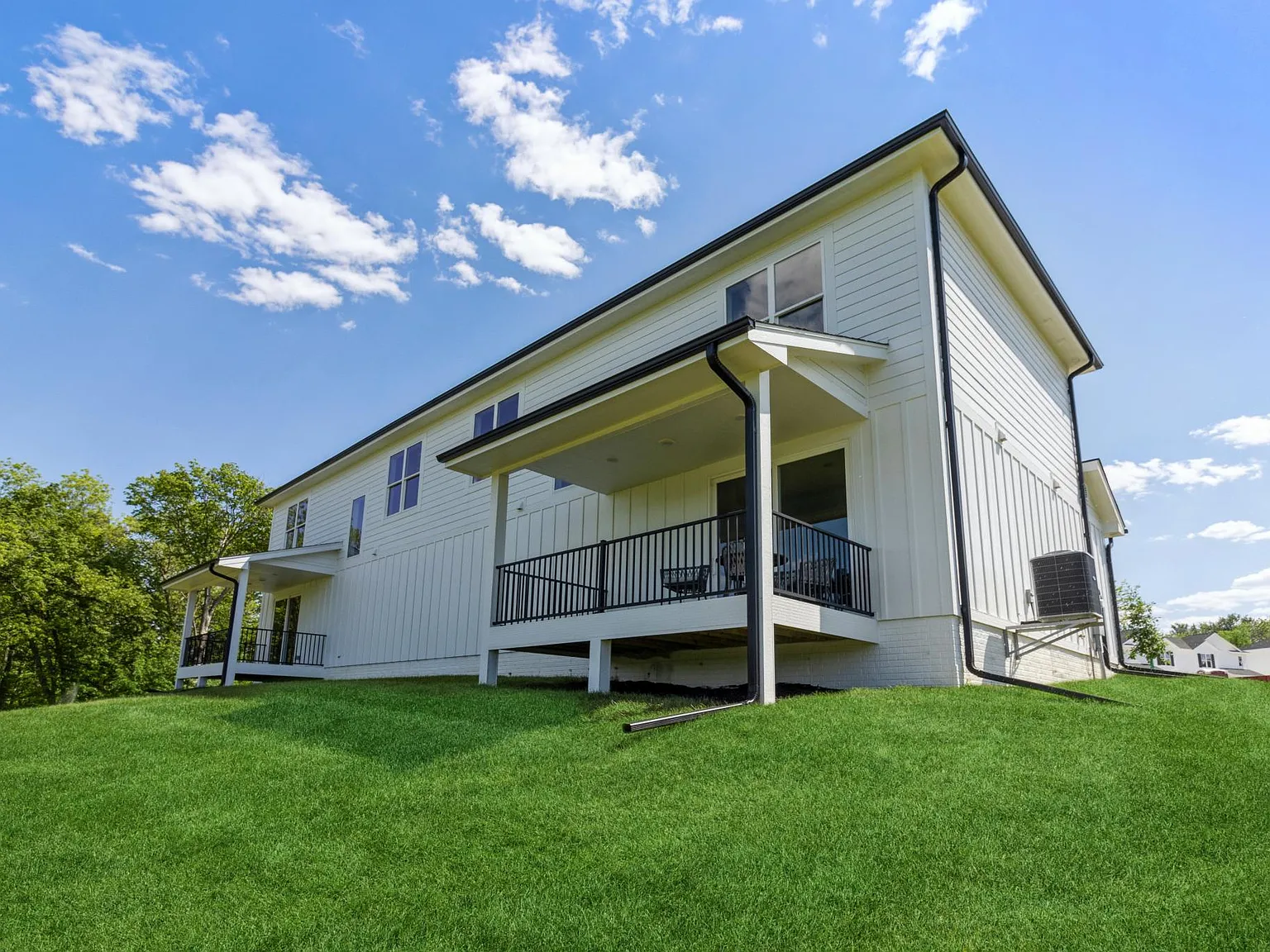 3 bed, 2.5 bath, 1447 sqft, $2,195 — Photo 3