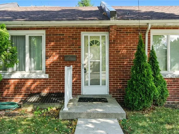 24 Macklin St N, Hamilton, ON L8S 3S1