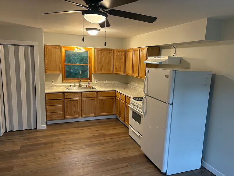 875 Union St — Photo 2