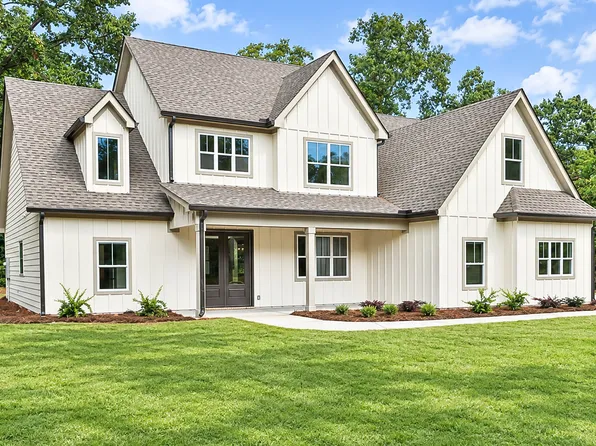 43 Oak Rd, Locust Grove, GA 30248