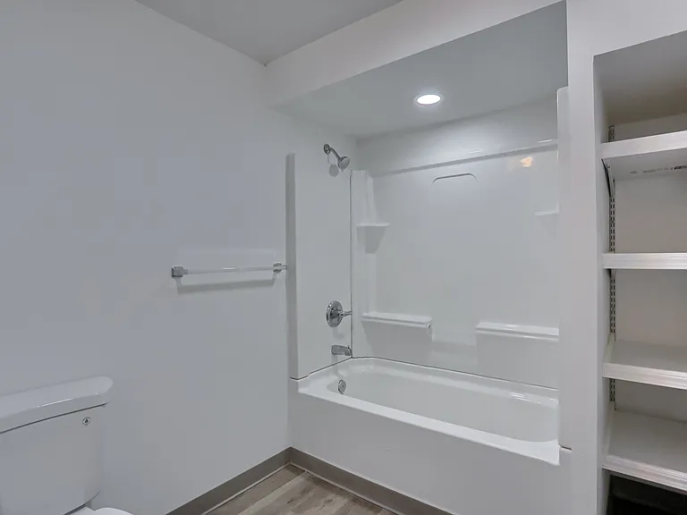 124 Kathleen Dr #2 — Photo 32