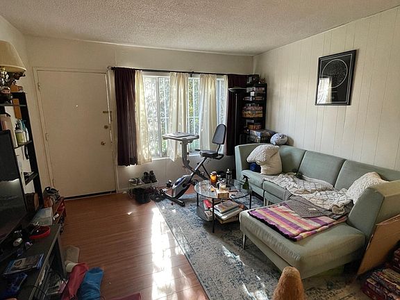 2nd image of 3760 Mentone Ave