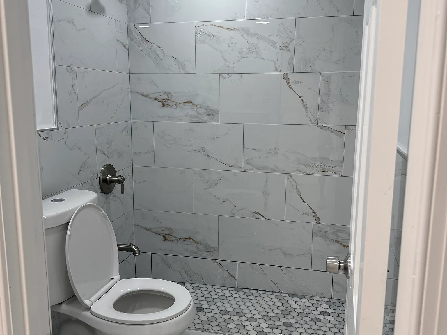 2 bed, $2,500 — Photo 4