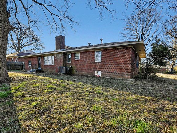 3rd image of 1404 Old Hickory Rd