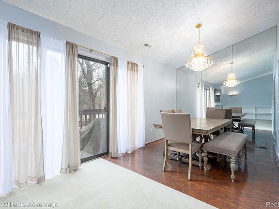 5th image of 24285 Evergreen Rd