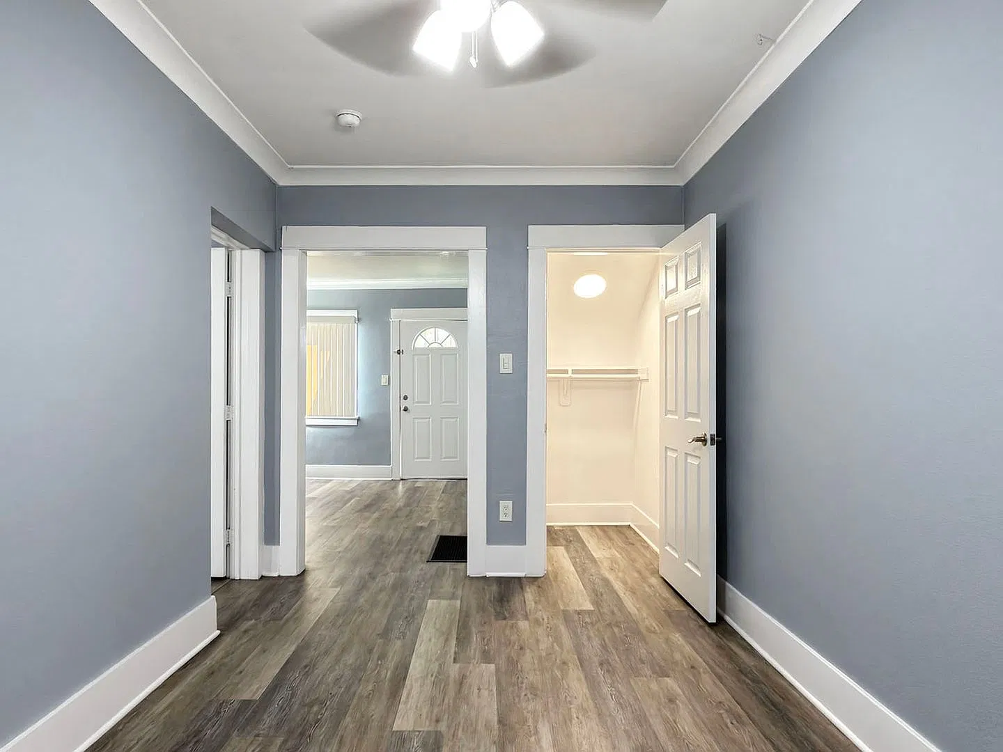 LB1813 — Photo 4