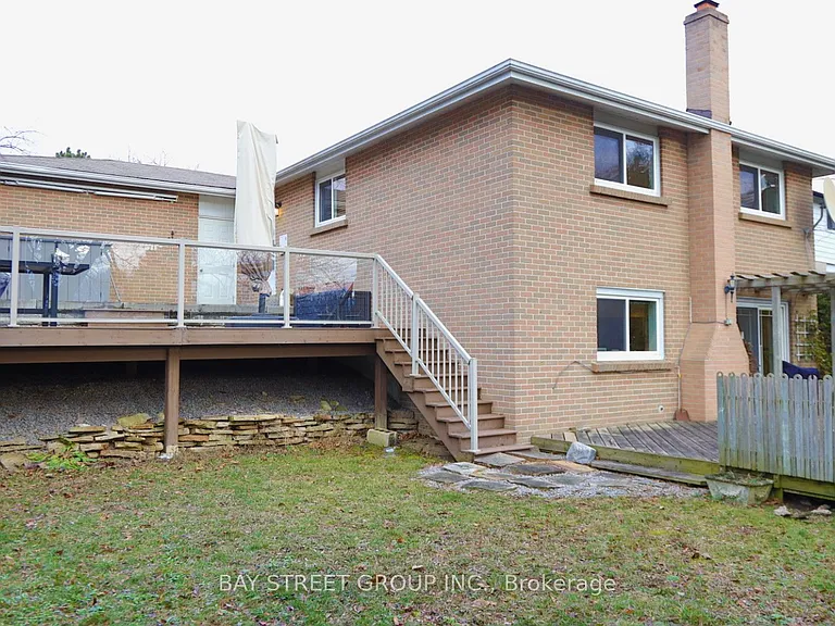 27 Stornoway Cres — Photo 2