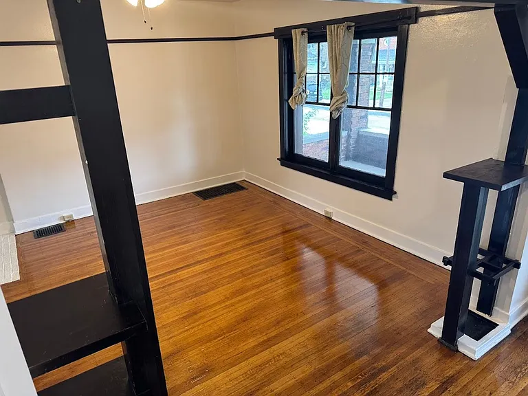 1651 Chislett St — Photo 8