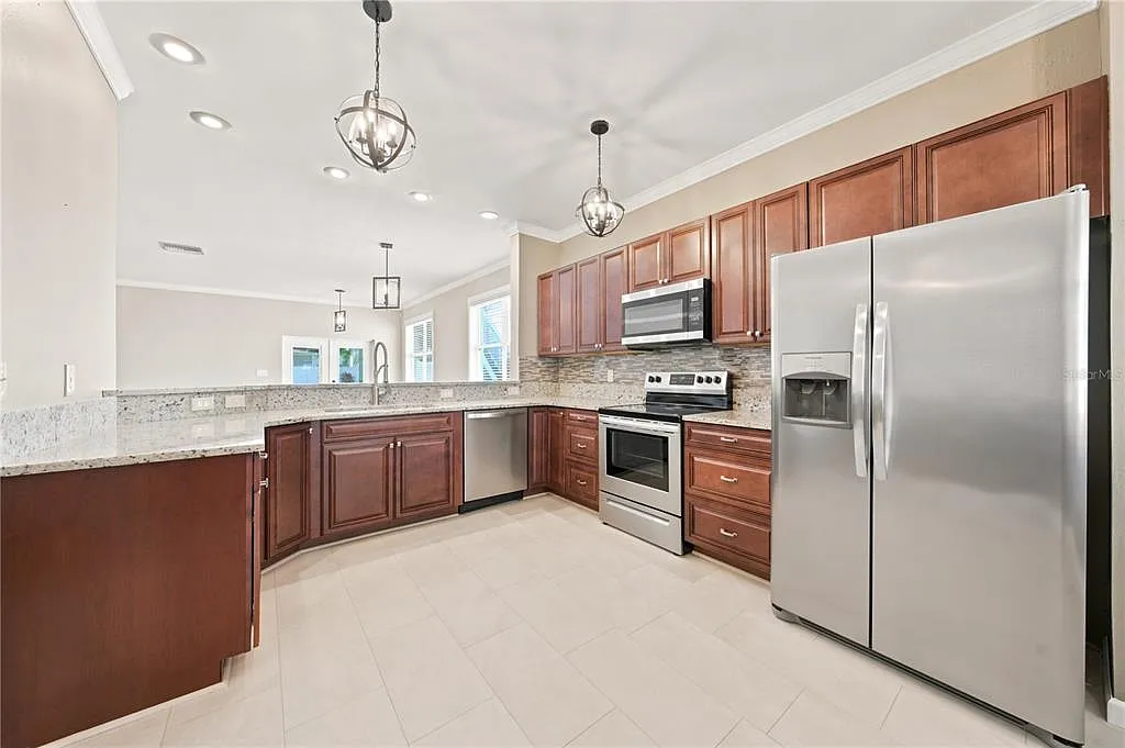 3 bed, 2.0 bath, 1877 sqft, $3,300 — Photo 4