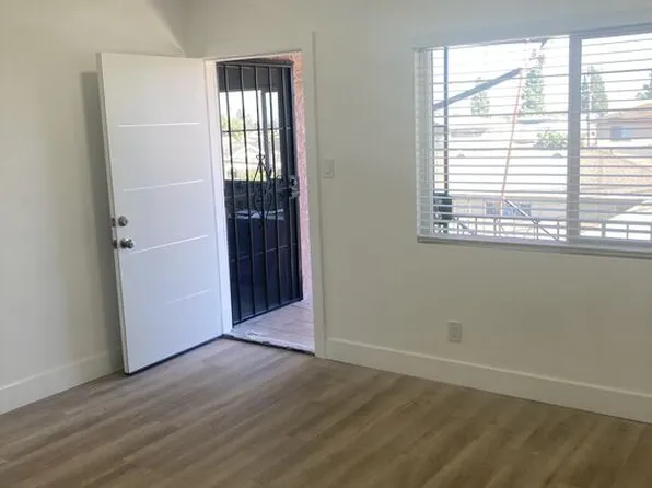 1101 W 106th St #8, Los Angeles, CA 90044