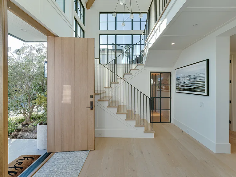 2820 Bayview — Photo 8