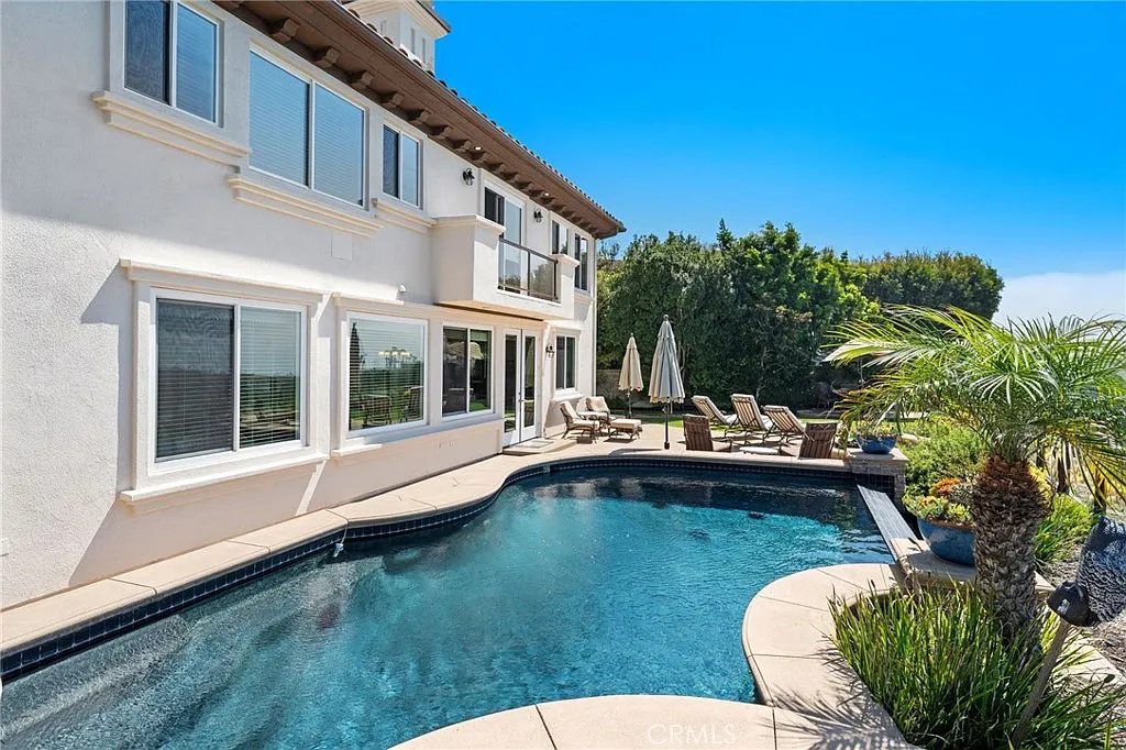 5 bed, 4.5 bath, 4011 sqft, $20,000 — Photo 3