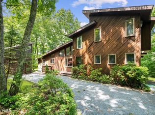 807 Overlook Ct, Lords Valley, PA 18428