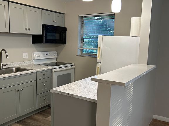3rd image of 8566 Cottonwood Dr #1