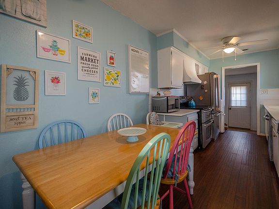 5th image of 3234 Davis Ave