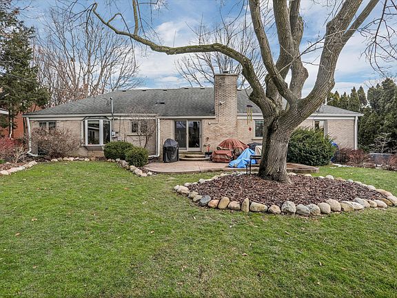 3rd image of 2066 Mershon Dr