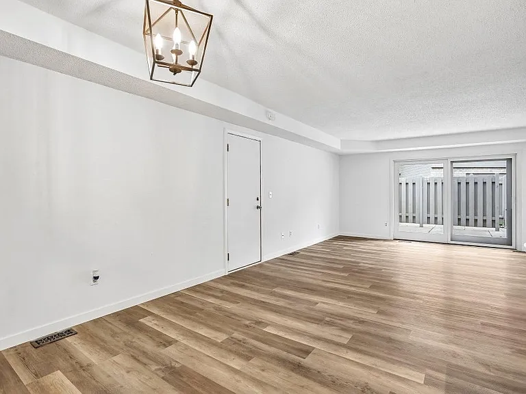 18669 Clear View Ct — Photo 13