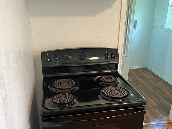3rd image of 1025 E Fordyce Ave