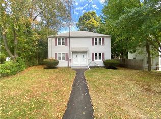 895 Pearl Harbor St, Bridgeport, CT 06610