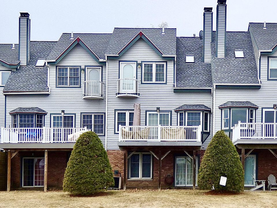 1st image of 8 Beach Ct
