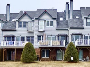 8 Beach Ct, Saratoga Springs, NY 12866
