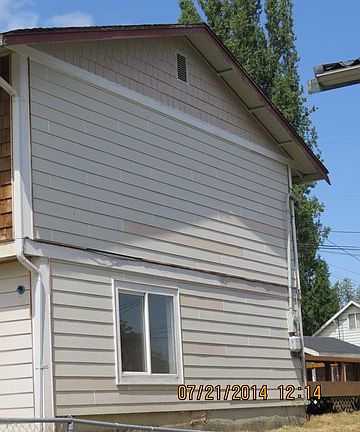 3rd image of 2239 E Division Ln