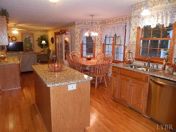 5th image of 505 Carriage Hill Dr