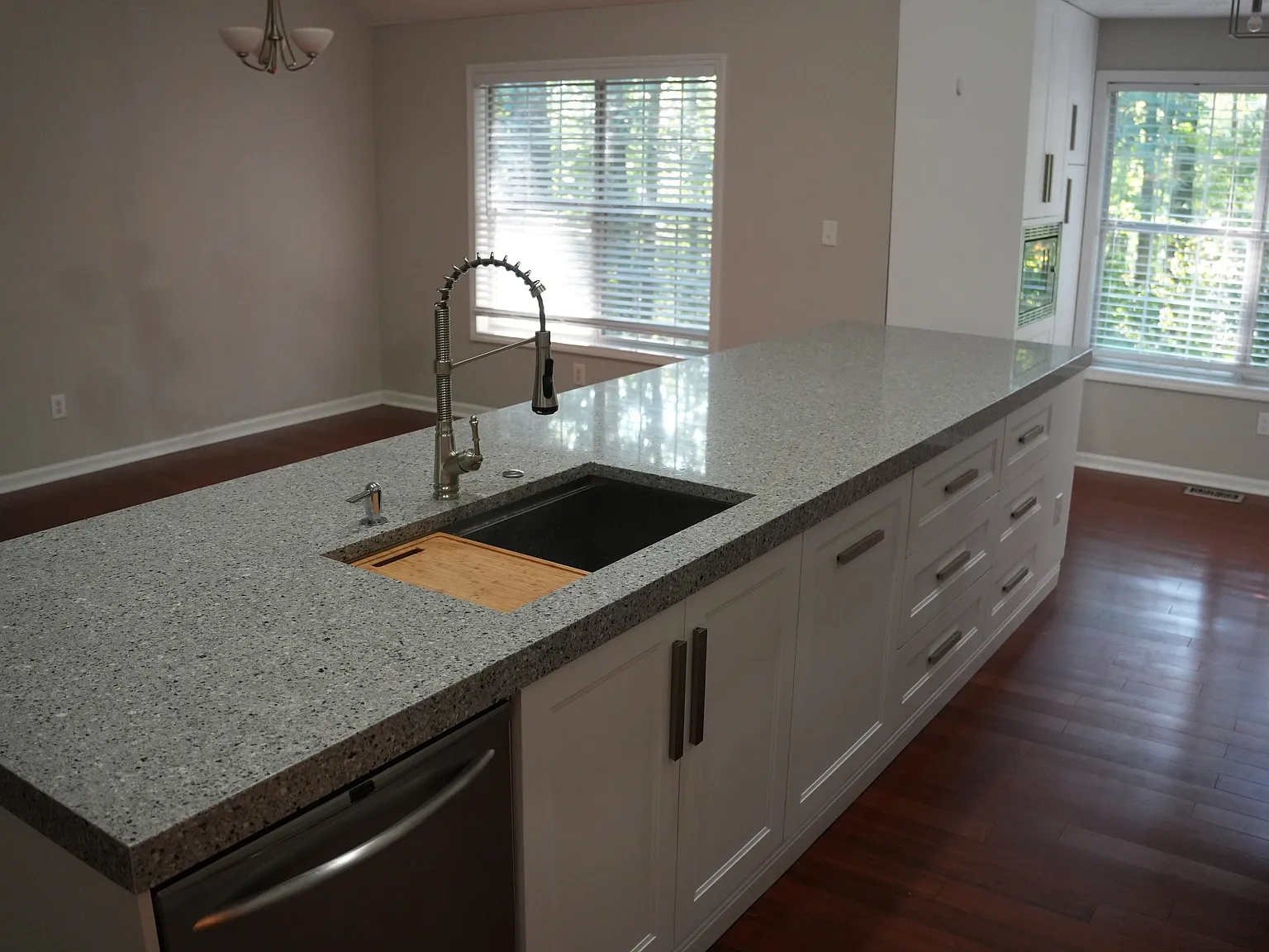 4 bed, 2474 sqft, $2,900 — Photo 4
