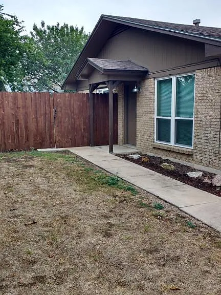 1001 Lewis Dr — Photo 1