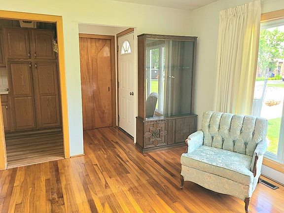5th image of 8038 S Leamington Ave