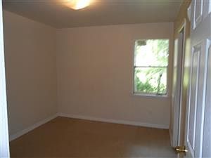 5th image of 2960 Hattie St