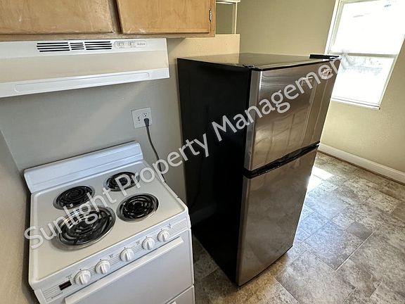 2nd image of 920 N 31st St