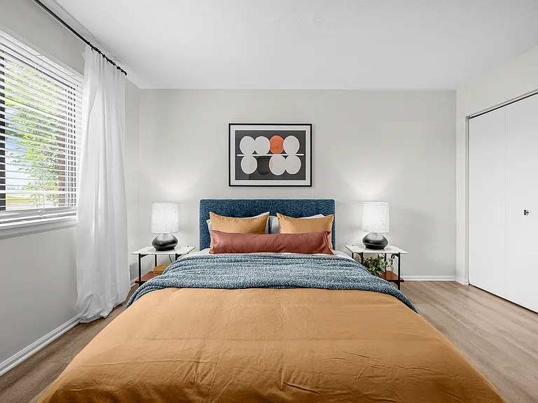 Primary Bedroom - Oversized Closet - Platinum Interior